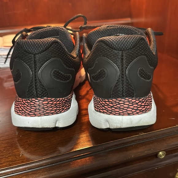 Men’s orange/black Under Armour HOVR Infinite shoes. Size 10 - Picture 5 of 8